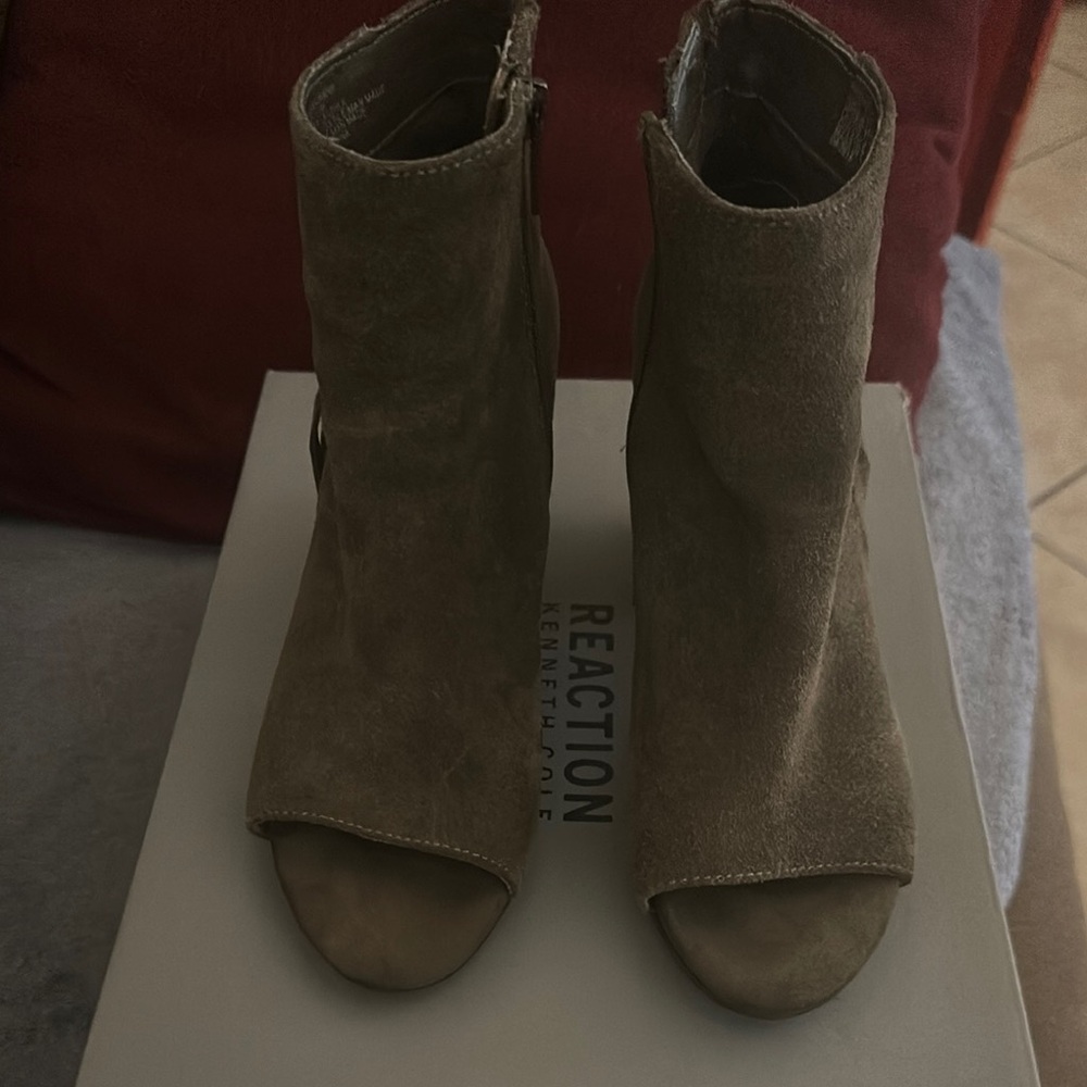 Kenneth Cole Reaction Olive Ankle Boots